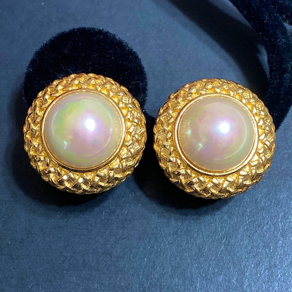 🖤80s💕BURBERRY pearl clip earrings - Picture 1 of 13